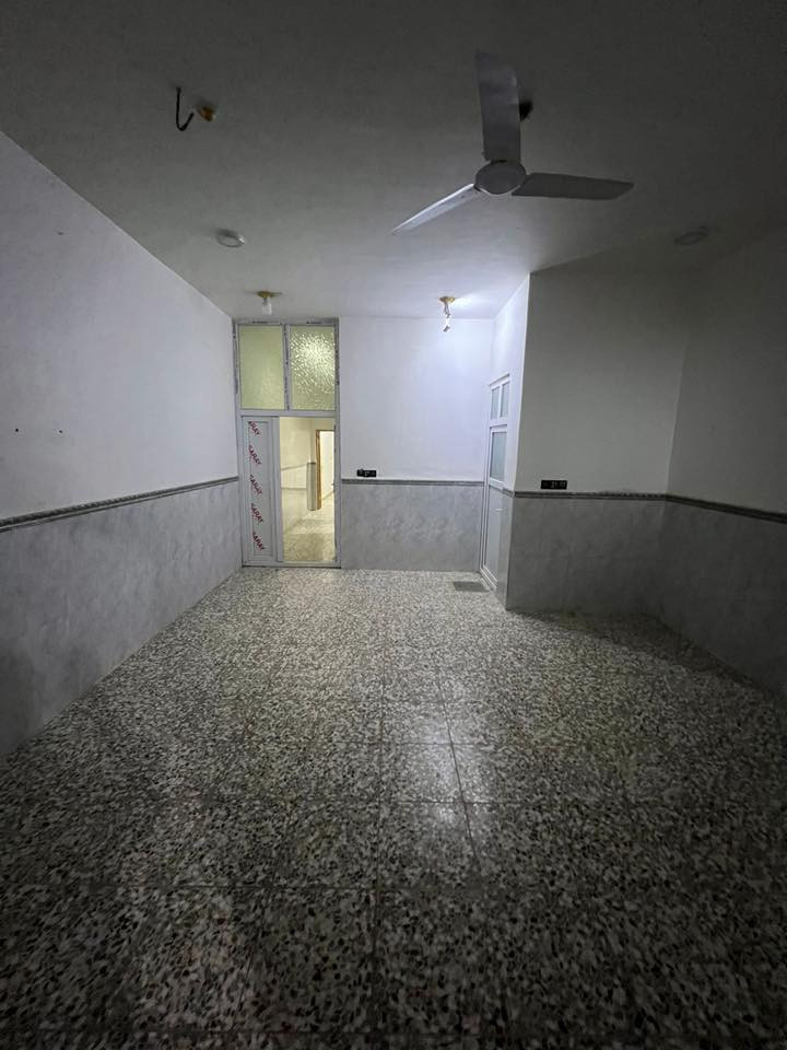 بيت للايجار المساحة 130 متر الطابق الاول غرفتين وصالة ومطبخ وتخاريج ثنين الطابق الثاني غرفتين 
الموقع السهيلية شارع معمل الدبس خلف محطة ريبال اجاره 250  الف مقدمة شهرين
للاستفسار اكثر الاتصال ***********
