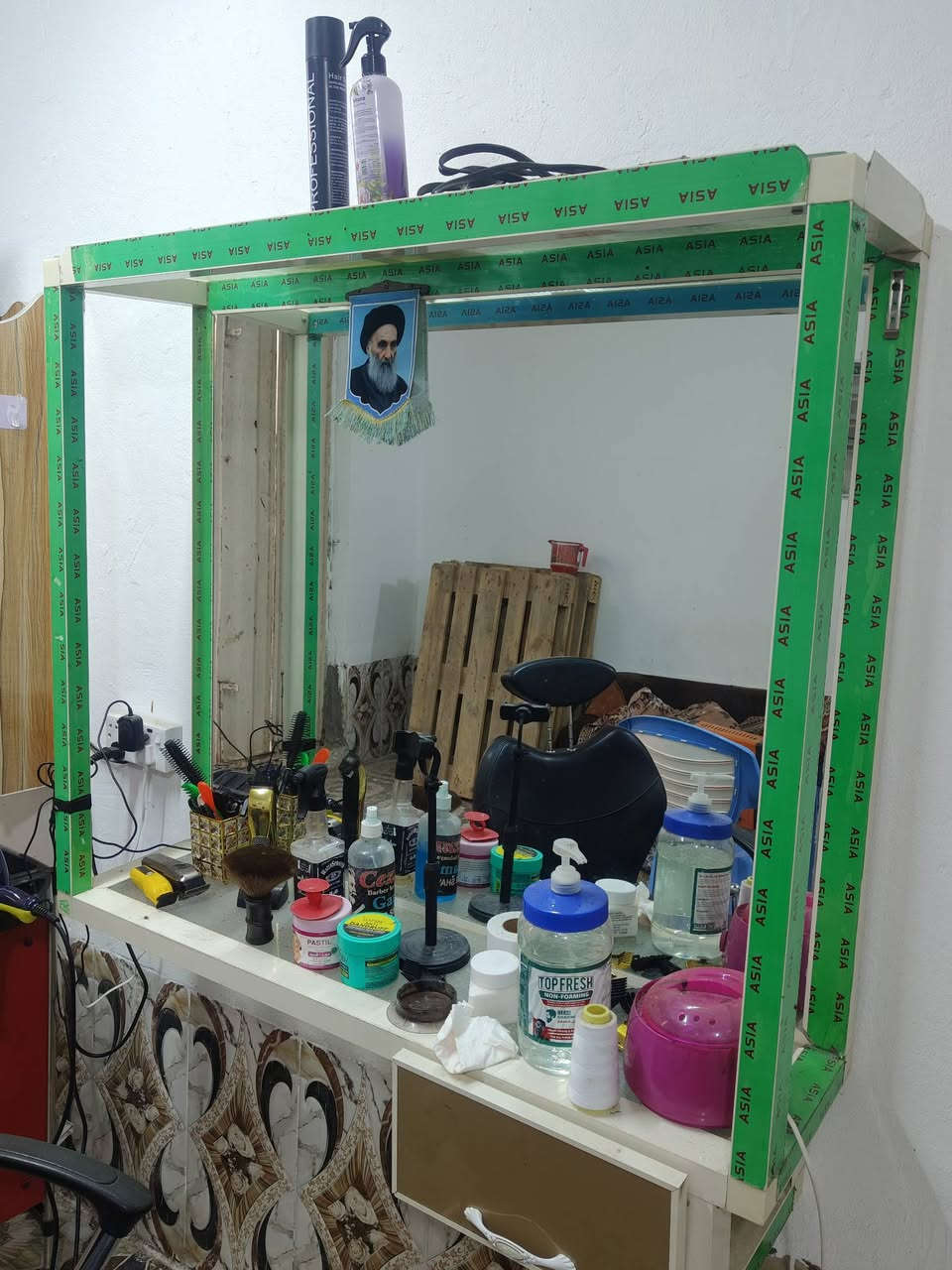 سلام عليكم
عندي غراض حلاقه كامل للبيع شلعه وحده 
***********
