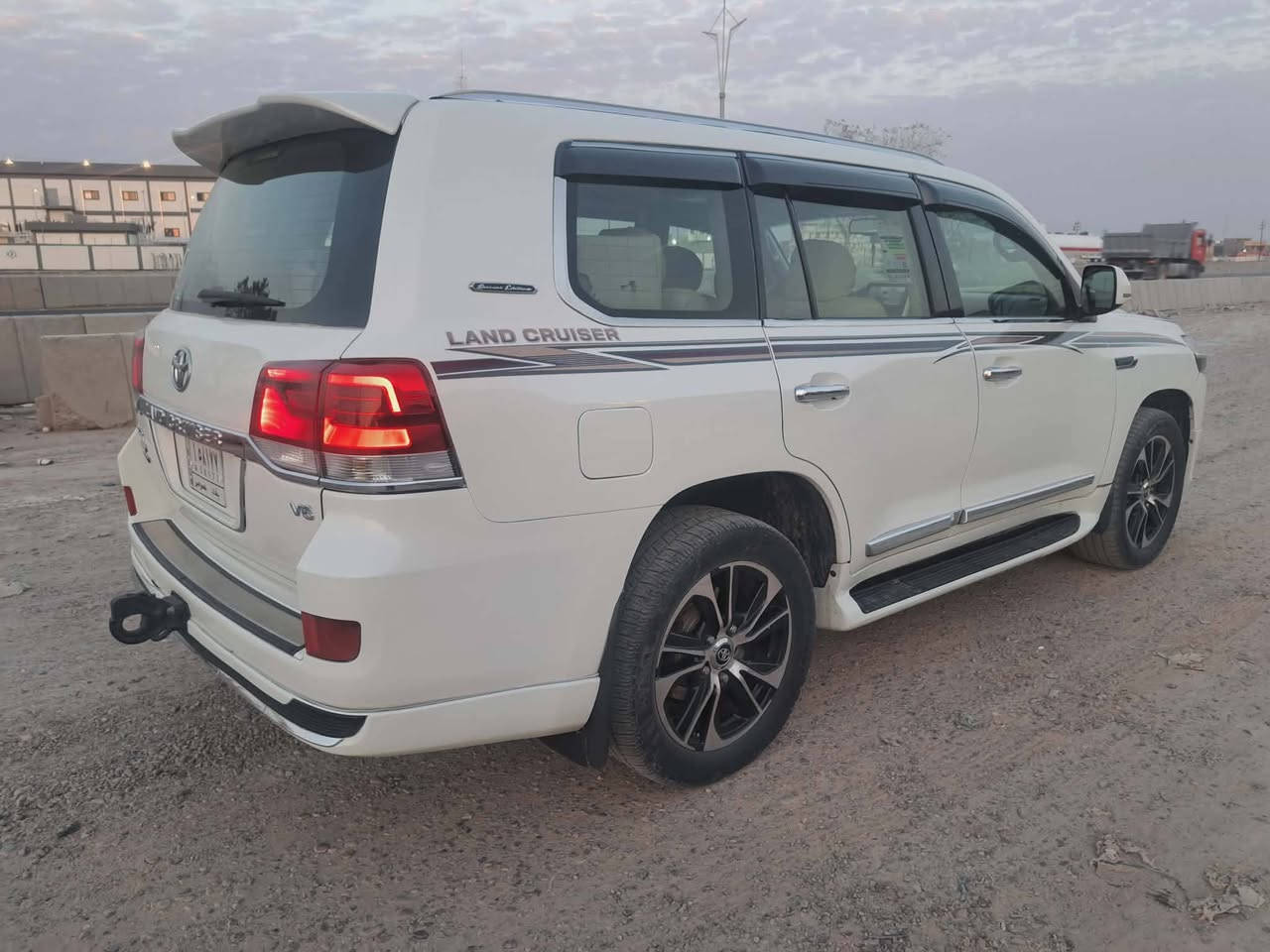 لاندكروز موديل ٢٠٠٨ رقم بغداد محدث ٢١ داخل وخارج صبغ حزام فقط قمارة بلادية مكفولة من الحادث ماشية ١٧٩الف فقط شرط الفحص دفدي بل تنتة كير ومحرك وتبريد مكفولات تخم تاير وصدرين جدد السيارة حلوة وناعمه ومابيهة اي نقص مكاني بغداد الغزالية
السعر ٢٣٥
رقمي ***********
