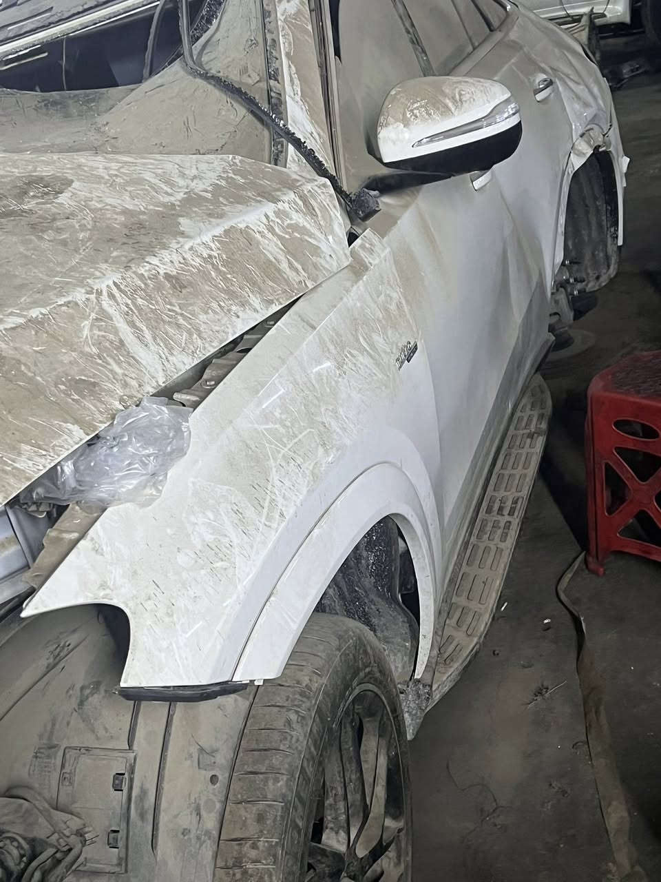 السلام عليكم عندي هاي مارسيدس gle53 amg coupe سيارة ابيعها على حادثها. ردت اصلحها وما كدرت فلوس ما عندي تكفي 
سياره ماشيه ١٢٠٠ كم  وصار بيها حادث وحادث جانبي محرج كيو كهرباىيات كلها ما بيها شي حادث موجود بلصور الصدر الايسر كله مفلش وقماره مفلشه وبنيد وجاملغ وابواب اثنين والكيس مال دهن بلنقل انكسر بقيه سياره مكفوله ورقمها سليمانيه سياره جانت زيروا والزيروا معروف سعرها وسياره شوكت متريد تحويل رقمها سليمانيه *********** وتس اب موجوده سياره بغداد. وهذا فديو وصور توضح حالتها.  والبياعه شرايه اسف. وجماعه التفصيخ ايضا اسف عن بيعها.  
سيارة سعرها ١٨ الف دولار
