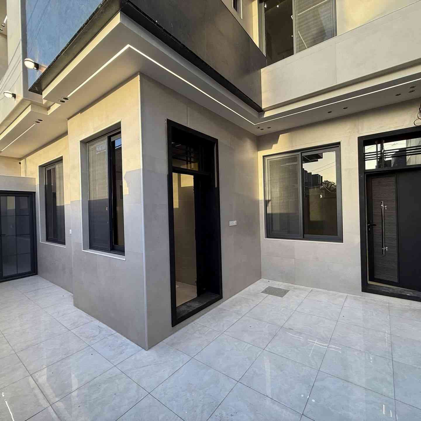 دار للبيع بالنجف حي الغري / حرف T
▪️
 ((عرض جديد من مكتبنا ))
▪️
 دار للبيع مساحه 200متر طابقين جديد vip 
▪️
 حي الغري مكان مميز جدا.الدار يحتوي على ⏬
.
🔷غرف نوم. عدد 4 نظام سويت 

🔷استقبال + صالة 

🔷مطبخ حار +بارد 

#السعر خاص 😇

للمزيد من التفاصيل على الدار خاص او مرجعه المكتب 
-———————————————

 تفاصيل البناء ⏬⏬⏬⏬⏬

✨ الاساس رفت
✨ حدادية المنيوم تركي دبل جام 
✨بناء كله  9 انج 
✨منضومة سبالت + كاميرات مراقبة +
✨الابواب خشب صاج  درجة اولا
✨جبس بورد  نظام المودرن+ سحبات 
✨منضومت غاز 
✨ الدار مجهز  خط مولد 
✨ماطور ماء + فلتر ماء +خزان ماء + سخان+  مغاسل

.
.
▪️
 للاستفسار أكثر يرجى الأتصال أو المراسلة

او مراجعة المكتب :النجف الأشرف
▪️حي السلام سايدين أبو دجاج

 بالقرب من مول دولمة او عالم التسوق 🌏👇

  مكتب بغداد للعقار والمقاولات 
 ▪️*********** _  واتساب اتصال 

▪️*********** _اتصال ☎️

▪️*********** _

▪️***********

  نستقبل_كل_العروض_العقارية

أهلا وسهلاً بكم ❤️

________________⤵️______________ :

مستعدون للتنفيذ البناء الدور حسب الطلب ❗

 لدينا_كادر هندسي متقن والخرائط الحديث 

  تصميم - تنفيذ - اشراف - مقاولات - عامة 
__________________________
.
.
.
.
. __________________________
احصل على عقار أحلامك معنا، نحن مكتب عقاري موثوق، ومتخصص في تلبية احتياجاتك السكنية والتجارية 💜
.
#النجف #اكسبلور  #فولو #عقارات
