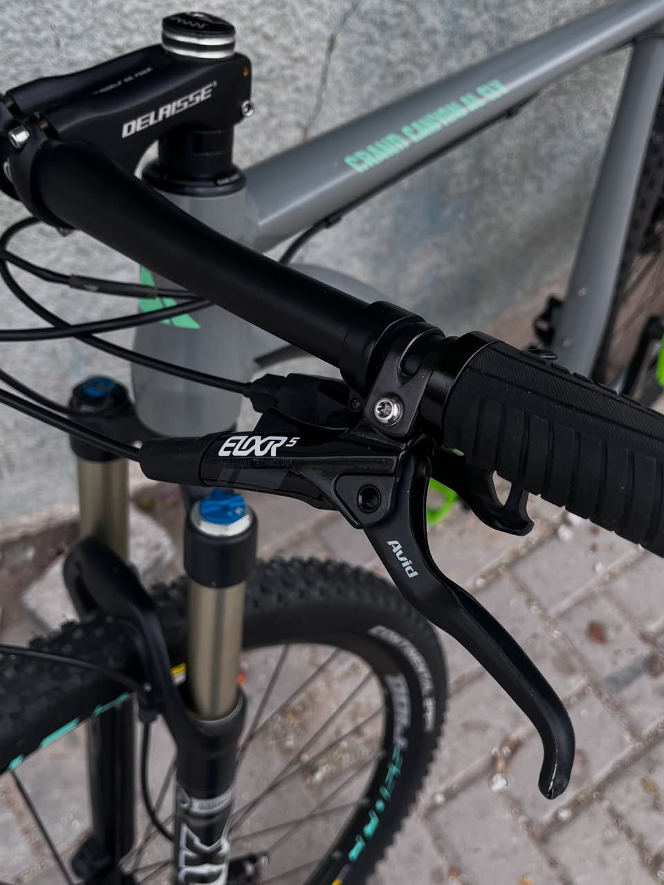 Canyon grand AL SLX
المنيوم بالكامل
بريكات:sram avid
كروب سيت:shimano deore xt
ويالة:mavic cross ride
تايرات: continental x king
دبل :fox 32 
للحجز والاستفسار دايركت


**إذا كنت صاحب هذا الإعلان وتريد حذفه لأي سبب، رجاءا أرسل رسالة إلى الدعم الفني**