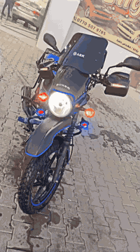 سلام وعليكم بوكسر للبيع  موديل 2023 الأصيل موديل المرغوب دراجه نضافتها 99 بل 100  حيل نضيفه محرك جديد عليها قبل شهر شديتها مرقمه كركوك رقم إنكليزي كل شي بيها بشرط الفحصتحويل ثاني يوم مشروع وطني الدراجه بل حقيقه احلى عنوان كركوك شارع قدس رقمي ***********. السعر مليونين و450 مليونين و450  
وبيها مجال لطيبين الشراي يخابر ويدلل
