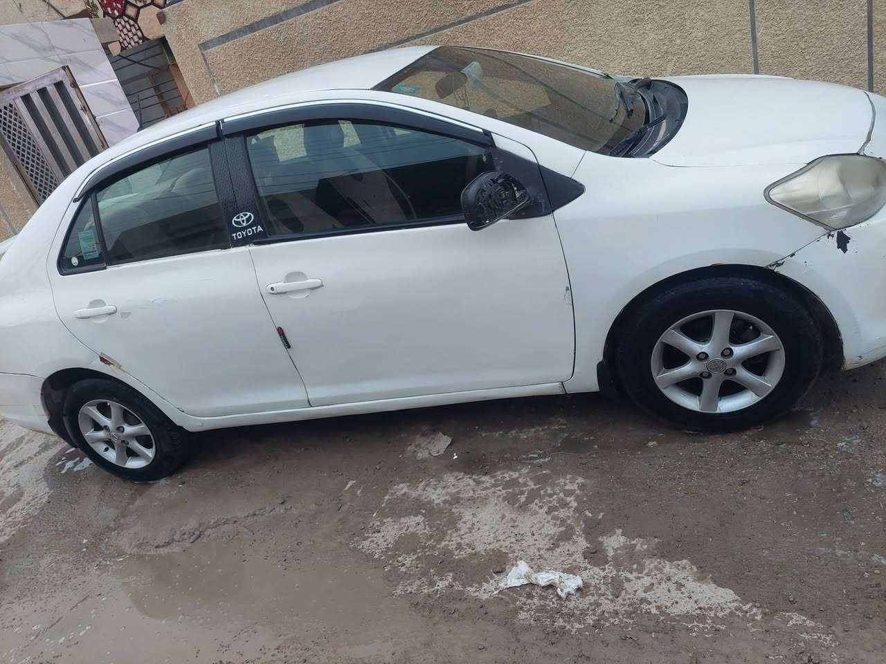 السلام عليكم كورلا يارس موديل 2007 كير مكينه خير من الله حداديه نضيفه  الغرفه نضيفه جديده بلاديه تدفئه تبريد شغال سياره رقم انكليزي دولي مشروع وطني لل29 مكاني بغداد الأمين الثانيه سعر 49 وبيها مجال رقمي***********
