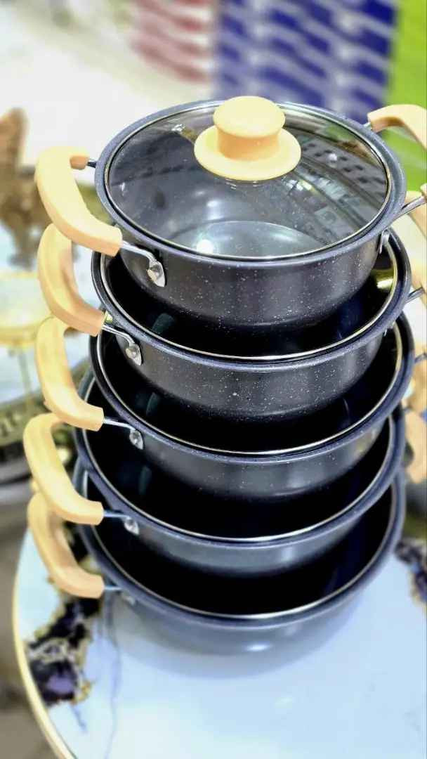 سيت قدور ماربل 5 قطع HotChef بأغطية زجاج حراري

سيت مكون من 5 قدور بأحجام مختلفة:

18 + 20 + 22 + 24 + 26 سم.

طلاء داخلي وخارجي ماربل غير لاصق عالي الجودة.

توزيع متساوي للحرارة لنتائج طهي أفضل.

أغطية زجاج حراري مقاومة للحرارة مع فتحة 
يوجد خدمة توصيل لجميع المحافظات بغداد, العراق


**إذا كنت صاحب هذا الإعلان وتريد حذفه لأي سبب، رجاءا أرسل رسالة إلى الدعم الفني**