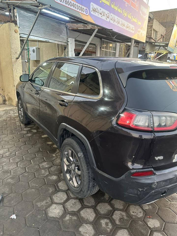 السلام عليكم
جيب شيروكي بزون

السعر 110$

الموديل : 2021 

نوع الحادث :  شجرة واكعه عليها بالاعصار بنيد وقمارة وزوج ابواب الايمن مبدلات يعني ابيع صبغ عام 

الــمــواصــفـــات :-

1 - محرك 6 سلندر 3200

2 - كشنات جلد اسود

3 - شاشة وسط للتحكم في ايعازات السيارة

4 - تبريد قطعتين امامي خلفي

5- لايت زنون + كشاف

6- رقم بابل مداور باي وقت مشروع وطني 

7 - تبريد ثلج ❄️

8 - منافذ USB امامي خلفي

10 - تحكم ستيرن جهتين

12 - نضام ABS مانع انزلاق

13- سايد بريك بصمة 

16- كشن حضن 

17- حساس خلفي

18-أوتو بريك

19- نضام قياده

20-تريشه كروم بلاد

21- بصمه

وبعد بيه هواي مواصفات السياره جاهزه 

مكان السياره نجف

صبغ عام سيارة حادثها شجرة واكعه عليها ع القمارة والبنيد 

*********** واتساب

***********اتصال
