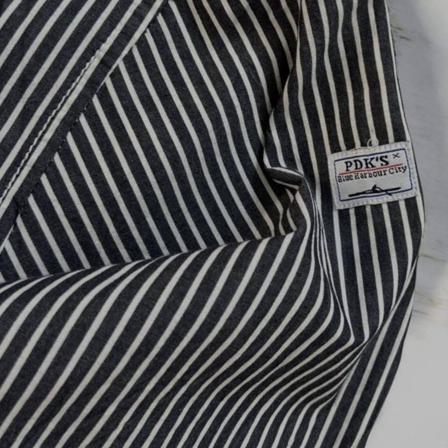 قميص ماركة Paddock's الألمانيّه.
اللون الكُحلي.
القياس/ 3XL (ضخم)
عُرض الصدر 68 _ الطول 88 _ الردن 69 .


**إذا كنت صاحب هذا الإعلان وتريد حذفه لأي سبب، رجاءا أرسل رسالة إلى الدعم الفني**