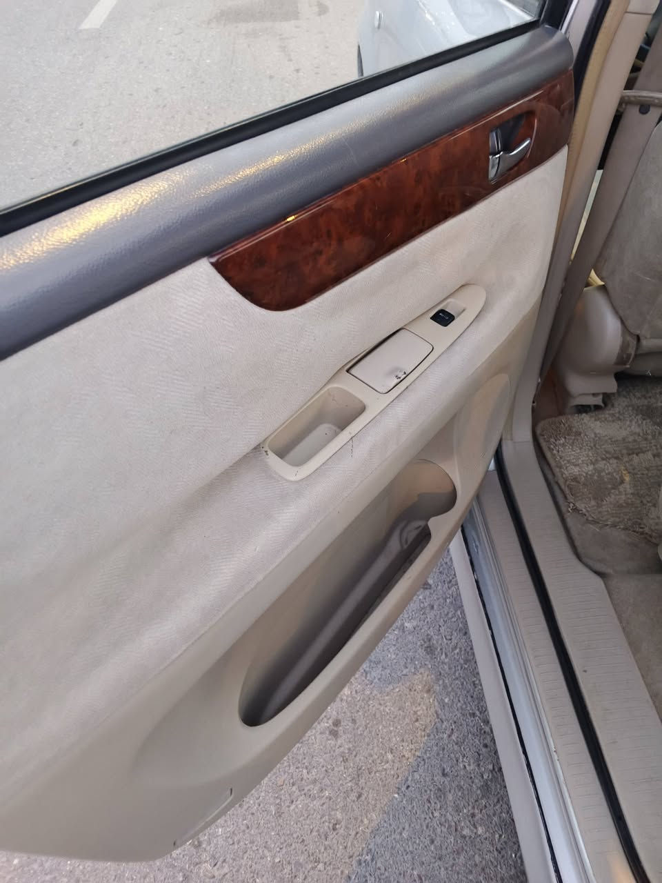 سلام عليكم ابسم موديل 11اصل شاصي 17رقم بصره بسم صديقي شرط التحول كير مكينه كارتون  شرط تبريد ثلج حدادجديده غرفه بل جيس السياره كفاله من الضربه وكص وعيب شرعي سيارة مصبوغه عام اثرجرادالسياره جديده حيل ستخدام شخصي مكان السياره قبله التواصل على الرقم ***********السعر110
