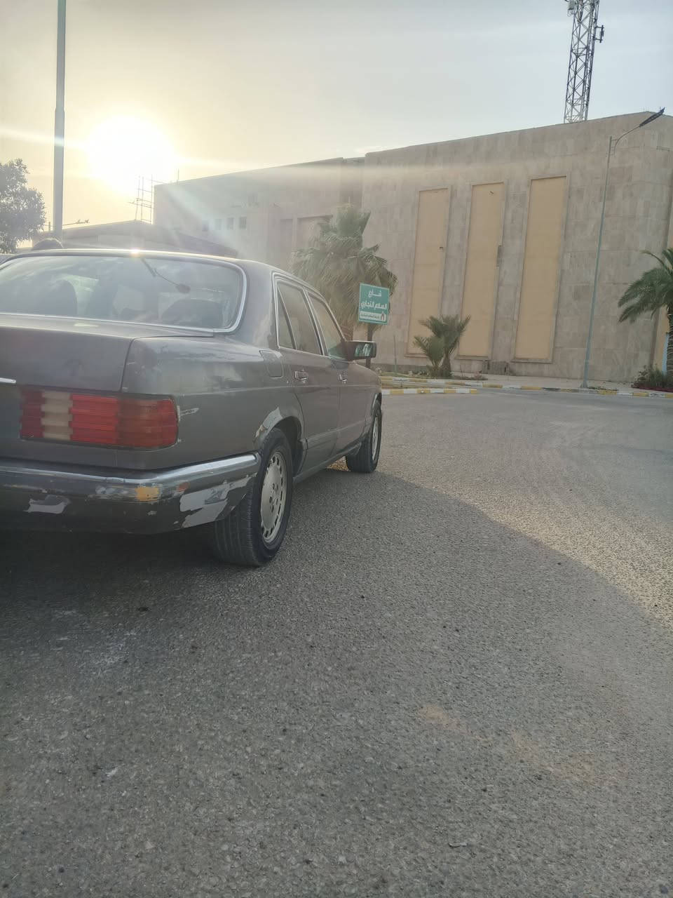 السلام عليكم مرسيدس جامبو للبيع موديل 89 محاور مكينه فيفتي اثنين ونص السياره جاهزه من كلشي تبريد شغال مكان السياره نجف  رقم بغداد سياره باسمي السعر 42 ورقه للاستفسار ***********
