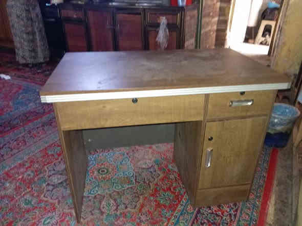 ميز مكتبي وقاطع خشبي للبيع بعدهن جدد مكاني الزعفرانية ومتوفر توصيل داخل الزعفرانية للسعر تفضل خاص او الاتصال على الرقم واتساب ***********
