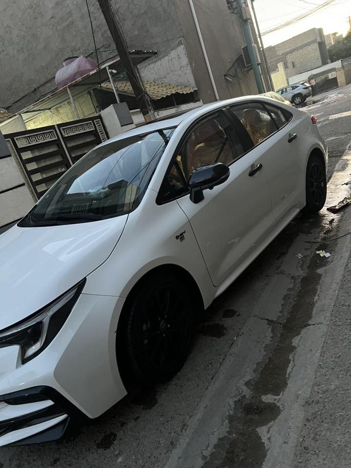 السلام عليكم 
للبيع كورلا s  بلاك اديشن اعلى فئه 
موديل ٢٠٢٥ 
سياره مكفولة كفاله عامة
رقم بغداد ماشيه 25 الف 
سياره جاهزه من كلشي 
موصفات 
بصمة
كشنات حلد 
كشن كهرباء 
درايف مود 
ايڤي مود 
تركشن 
سايد بريك بصمة 
ثلاث وضعيات للقياده 
شاشه دجتل
قطعتين تبريد
ويل بيانو اسود
للاستفسار 
***********
