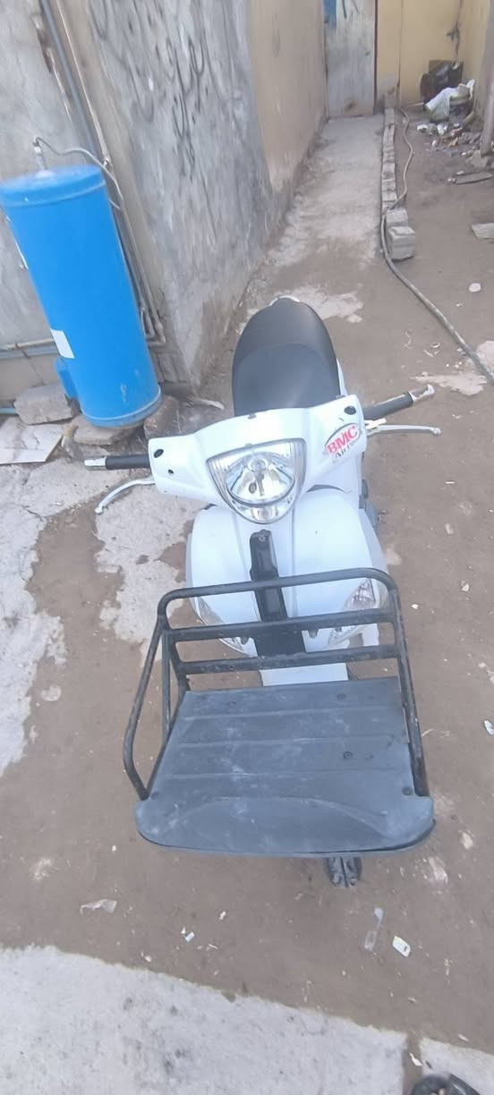 السلام عليكم عندي هاي الدراجة للبيع او مراوس كله شغالة مابي اي نقص ***********
