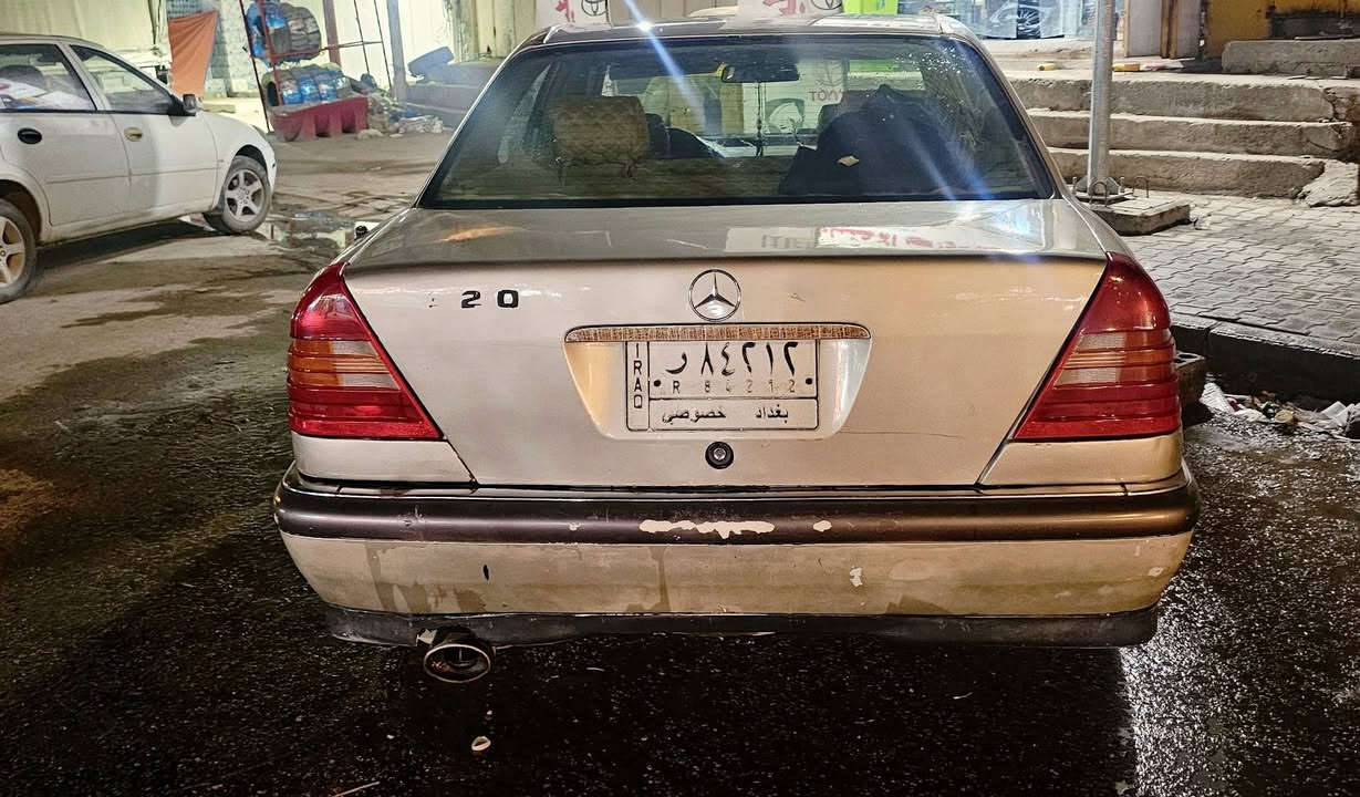 مارسيدس 320
گشرها نضيف مثل ما موضح بالصور 

6 سلندر بلاديه خراطيم 

السعر 55 وبيها مجال 

السياره بأسمي


**إذا كنت صاحب هذا الإعلان وتريد حذفه لأي سبب، رجاءا أرسل رسالة إلى الدعم الفني**