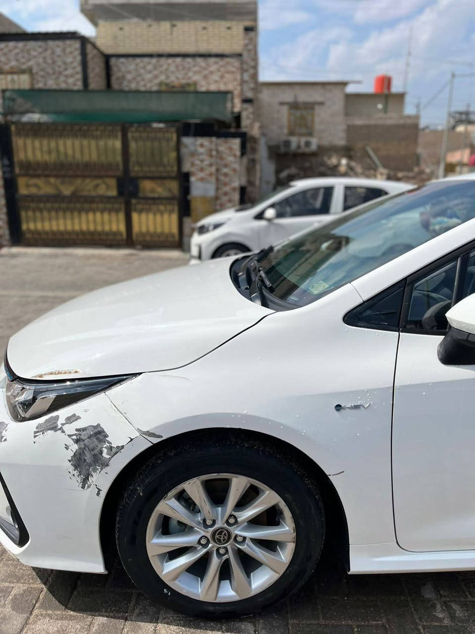 السلام عليكم كورولا هايبرد موديل 25 للبيع فقط السياره بيها بارد جاملغ الايسر الامامي والخلفي السياره ماشيه 15 الف بعدهي على وضع الشركه سياره حره بصره تحويل ثاني يوم رقم التليفون ***********  السعر 154 وبيها مجال  غير هذا الكلام السياره كفاله عامه
