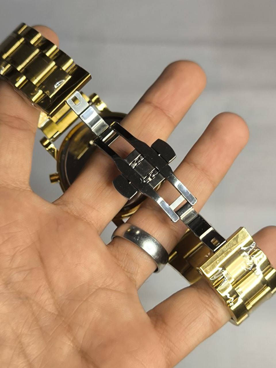 ساعة باتك فلب PATEK PHILIPPE مميزة 

تحفة فنية 
مكينة كوارتز دقيقة ( نظام ستوبوج ) جميع السناتر شغالة
القطعة بالكامل يتانلس ستيل طلاء ثابت
ميناء مميزة مزودة بمنفذ تاريخ 
نظام شمسي قمري شغال 
زجاج معدني ضد الخدش
مقاومة الماء والغبار 
 قفل فراشة 
ساعة مختمة بالكامل

🔴ملاحظة متوفر 3 قطع فقط 

السعر :- 35 ع اول تم 
للحجز والاستفسار يرجى مراسلة الصفحه


**إذا كنت صاحب هذا الإعلان وتريد حذفه لأي سبب، رجاءا أرسل رسالة إلى الدعم الفني**