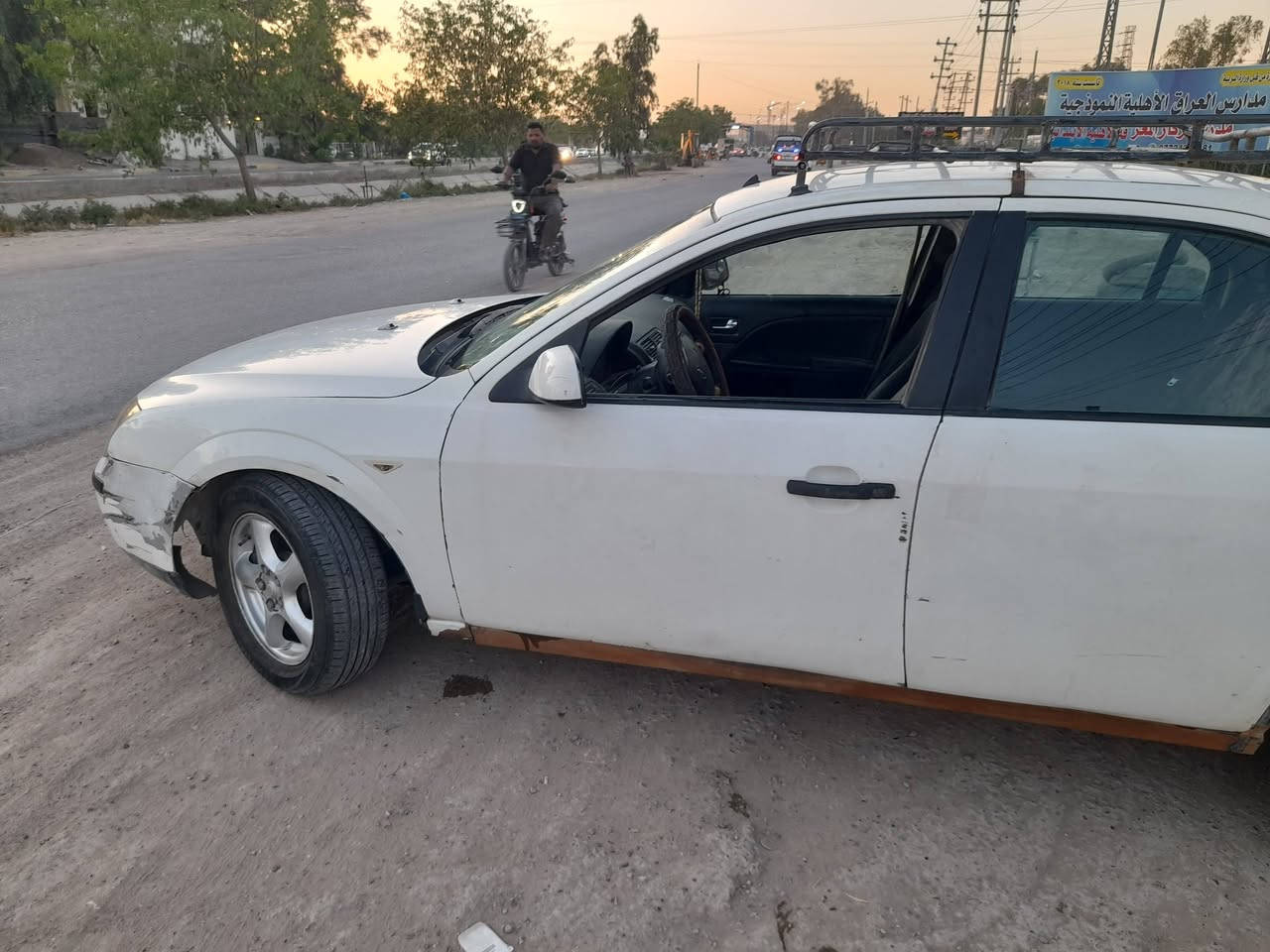 فورد مونديو ٢٠٠٦ للبيع او المراوس حسب القناعة السنوية بسمي ومجددة ٣٠ المحرح يصرف والعقل  احترك وجبتلهة عقل بس مايطابق السياره شغالة وتمشي  ابيعهة على حطتهة السعر ٢٧$وبية مجال الاتصال على هذا الرقم *********** مكان السياره ديالى بعقوبة
