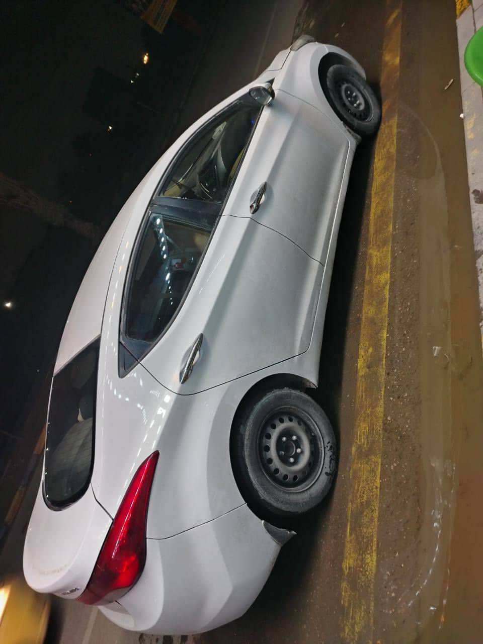 اللنترا للبيع موديل 2014  مضلع. نجف  محرك 1800 
بيه طخات السعر 95 وبيه مجال للإستفسار الاتصال ع الرقم ***********
