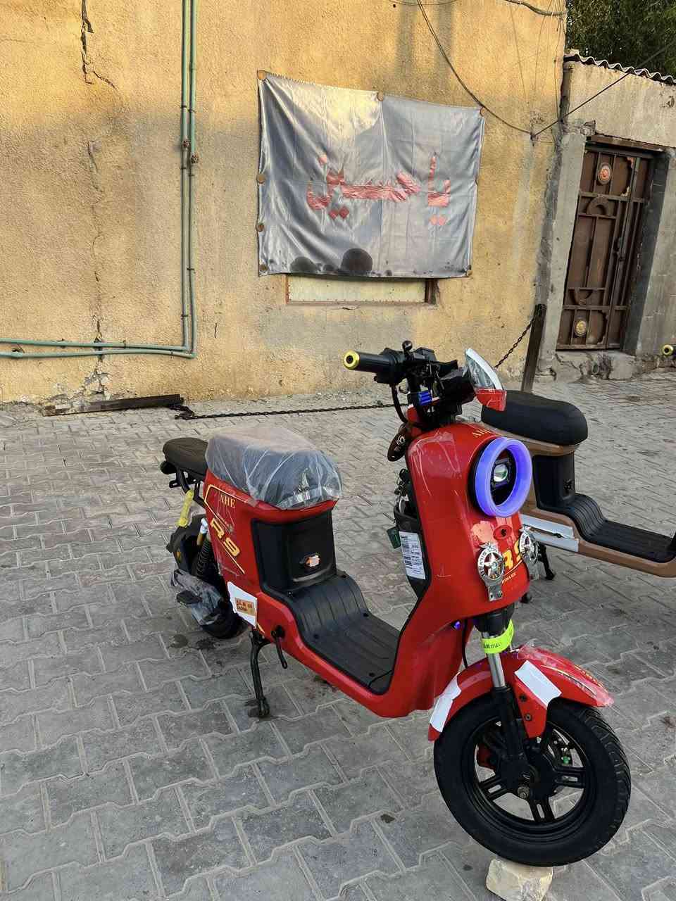 السلام عليكم
دراجه للبيع2026 R9  كفاله عامه من الزلغ زيرو الدراجه مانقصها برغي غراضها كامله سله وكفات ومرايات وشاحنتها الاصليه بطاريات32امبير كفاله الدراجه كلها شغاله تجي تشغل وتطلع لايت عالي ناصي اشاير شغاله هورن شغال دراجه بلعافيه ع الياخذها السعر مناسب بالنسبه لنضافتها السعر خاص *********** مو شراي لا تتعبني فدوه اروحلك مكاني بصره تقاطع الكزيزه
