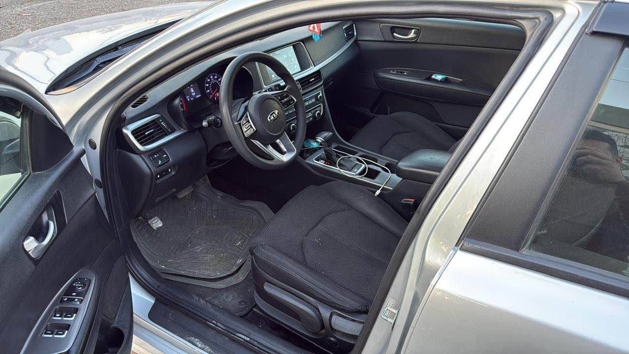 للبيع كيا اوبتيما موديل 2020
وارد امريكي قطعتين صبغ بنيد وجاملغ بدون دواخل 
بدون ايرباك
محرك 2400  
السياره جاهزه من كير مكينه حداديه تبريد كهربائيات تخم تاير 
المحرك عل البلاد مامفتوح برغي 
رقم اربيل 
تحويل وكاله السياره باسمي 
مكاني بغداد العامريه 
السعر  $ 130 $ وبيها مجال 
رقم الهاتف *********** بغداد, العراق
