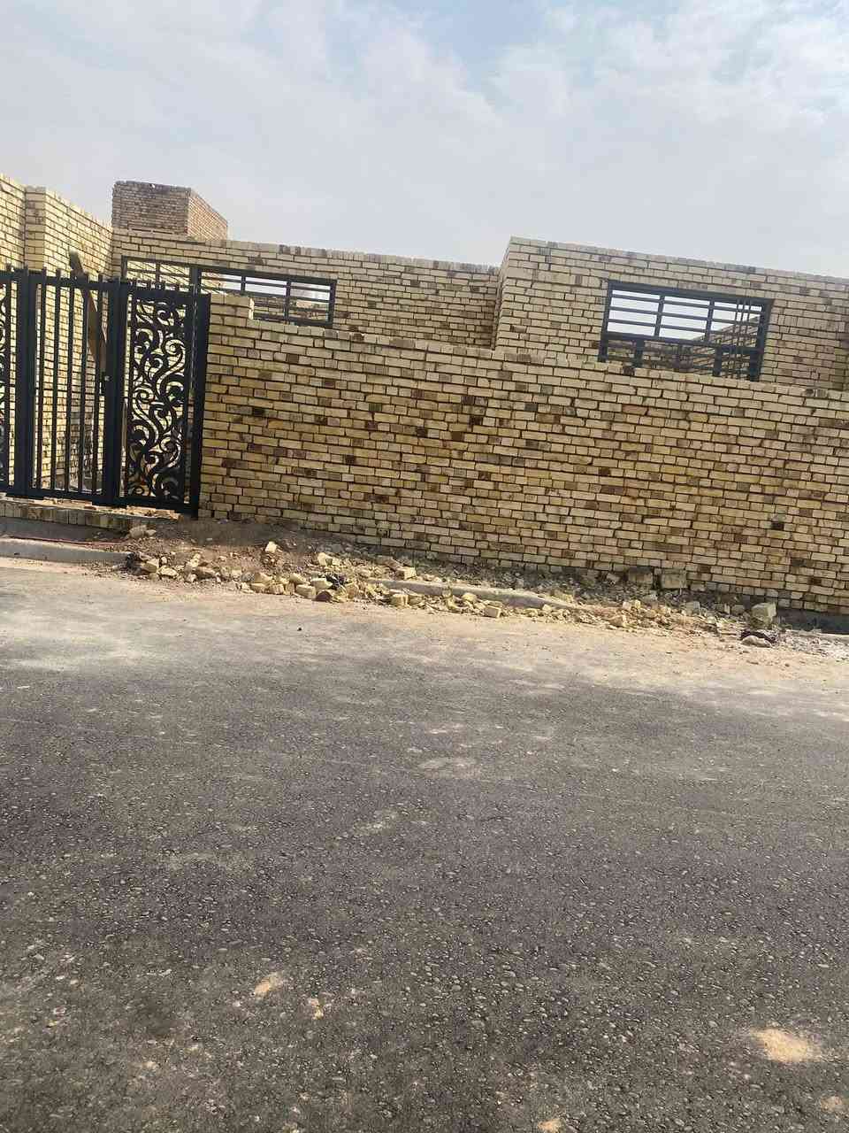 سلام عليكم بيت 200 متر بحي الموضفين معامله كامله ومقيم ...... 
***********
