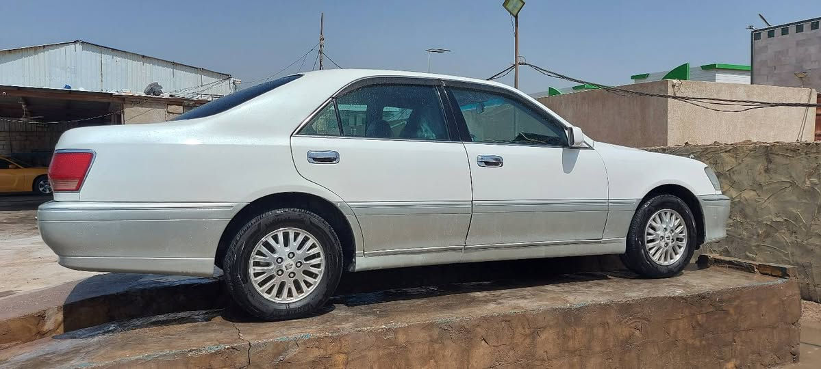 سلام عليكم سيارة ملكة كصة قمارة  تسجيل لاخير جديد  كاملة من كلشي رقم انبار صاحبها يمي مداور ثاني يوم رقم انكليزي تم تاير حدادية مكينة وكير جدد دكمتين بردة اكرستال خارج وداخل دشبول نجف غرفة جديدة اتصال فقط فقط سعر مناسب مكان الشطرة ***********
