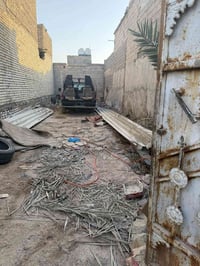 قطعة ارض للبيع ١٠٠ متر سند٢٥ شارع المدارس مقابيل اسواق جدو السعر ١٥ 07...