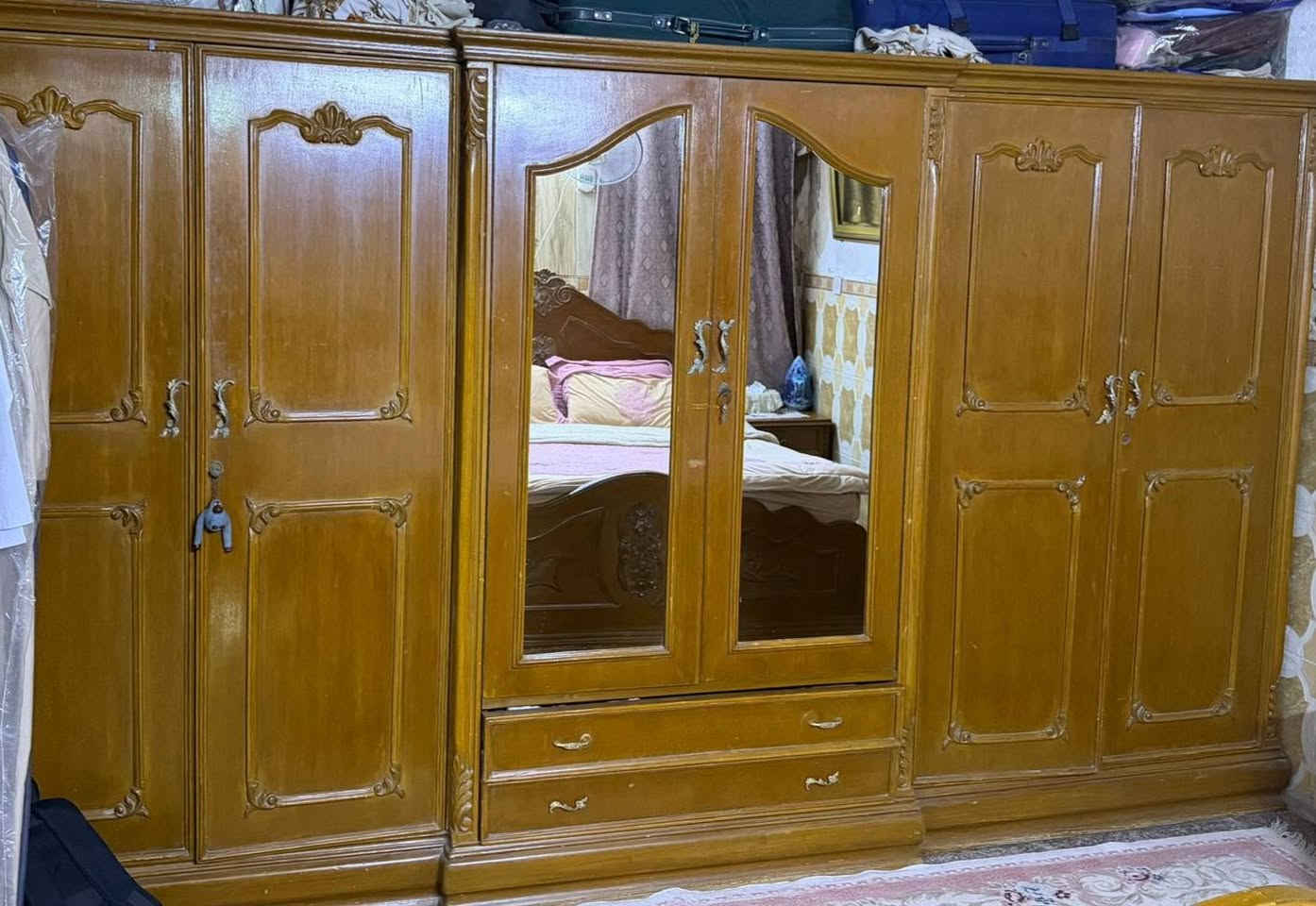 السلام عليكم غرفة نوم صاج للبيع تحتوي على
كنتور ٦ بيبان 
ميز تواليت
زاوية
جزامه 
روس جرباية عدد ٢ 
جرباية 
غرفة نظيفة السعر ٨٠٠ الف 
للاستفسار ***********
