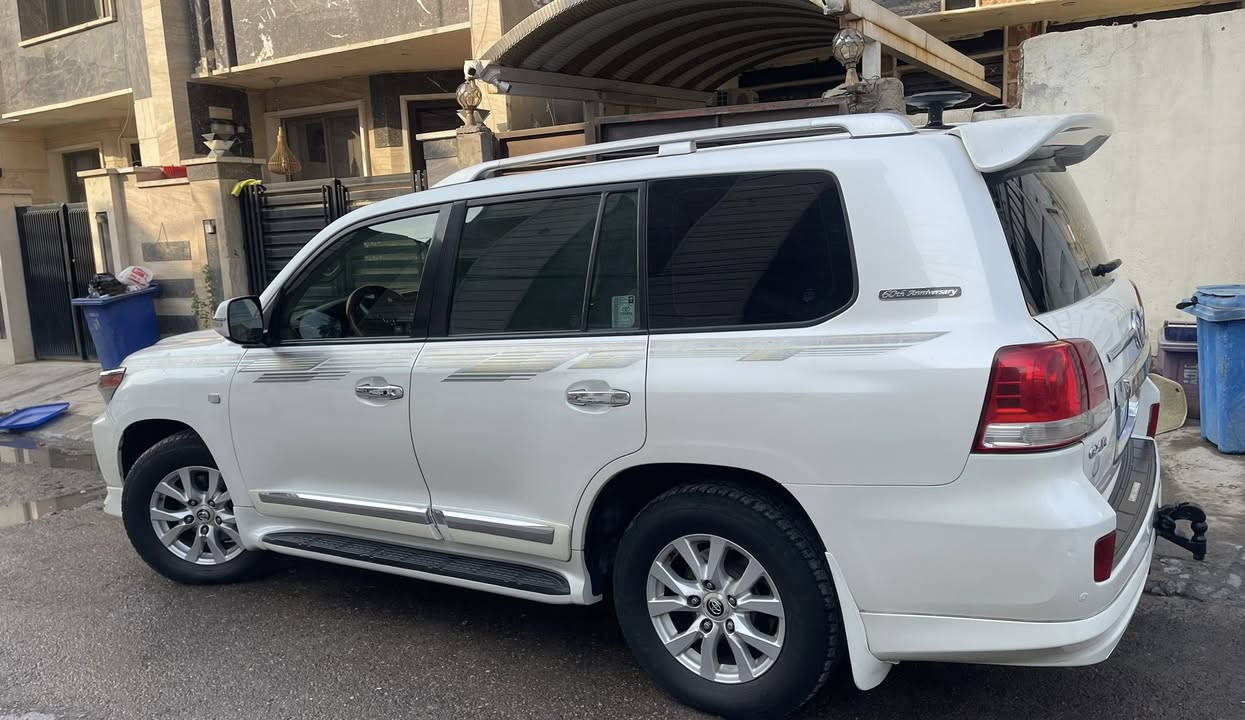 لاندكروز موديل ٢٠١٠ السياره بيهه سونار 
السونار بل منشور  رقم بغداد بسمي السعر ٢٨٥ ورقه إذا اكو مراوس بلاندكروز احدث العنوان بغداد الدوره ***********
