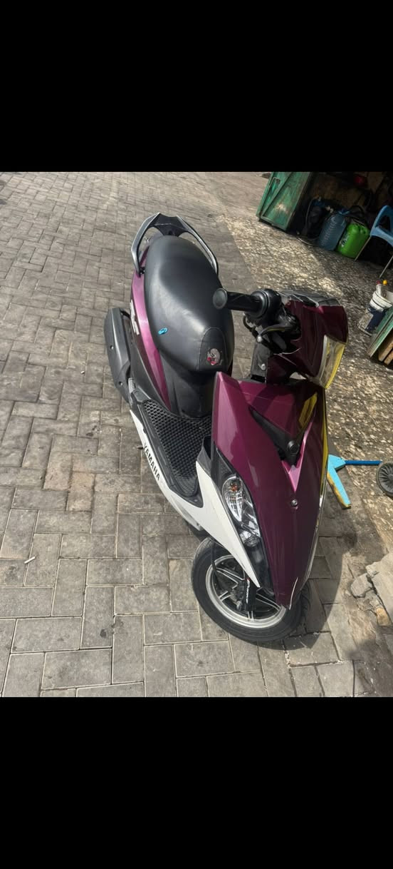 ماكس مضلع نوزل شكل جديد دراجه كله بلاديه ختم واحد دراجه نضيفه مامفتوحه كله كفاله عنوان الحيانية شارع الطاك قرب مدرسة العلا *********** الرقم بي واتساب السعر مليون ومية وخمسين
