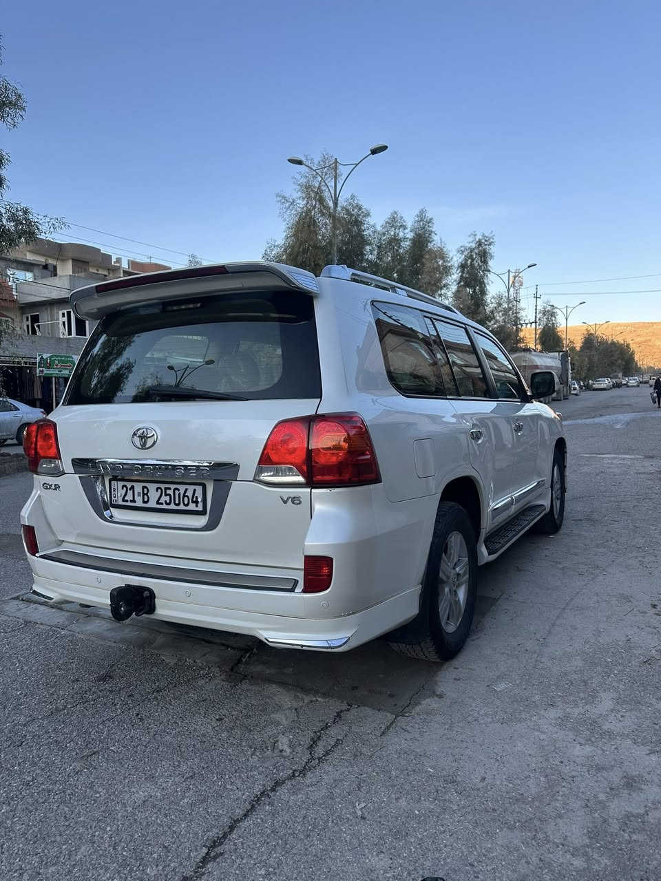 تۆیۆتا لاندکڕۆز 2015 مواسەفات GXR  
سفری شەریکەی جیهان
١٦٨هەزار حەقیقی رۆشتووە 
شەغال و دووبەسمە شەریکە 
حاسەی پێش و دوا  
فول فولە تەنها جلد نییە 
سەنەوی و ژینگە نوێیە 
تەنها دوو پەڵە ساردی هەیە 
وێنەی سۆنەرەکەیم داناوە 

گێر و مەکیەنەی بەشەرت 
هیچ کێشەیەکی تێدا نییە 

ژمارەی خاوەنەکەی 
***********
