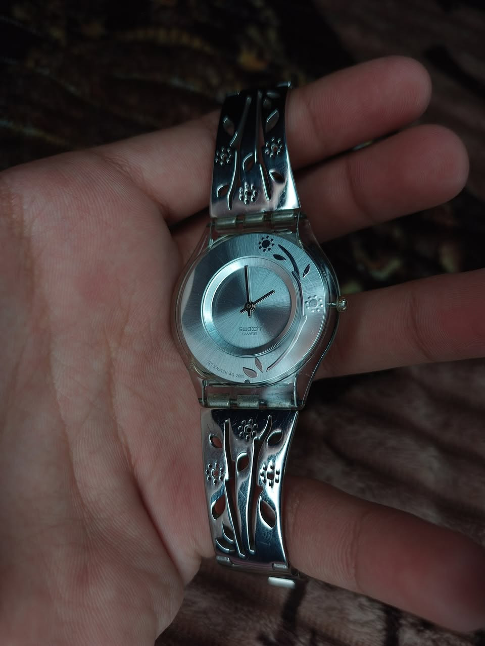 تم الحجز لحين شعار اخر :)

سواتش الترا ثن . نوادر AG 2005
القطعه SFK . يعني ترهم رجالي ونسائي 

القطر 34mm . سمك الساعه خيالي 3.9mm واقل حسب قرائتي 

المينه فضي طش رمل لمعان فول . والكيس من ماده بلاستك مقوى شفاف ناعم جدا 
تصميم الساعه جميل و السير مفرغ باليزر ليحاكي اوراق الشجر والزهور بدقه 

المكينه من ETA V8 دقيقه جدا وللمعلومه باتري الاضبط الها هو 317 غيرا لاتحط ٠
(انا مجدد الباتري من جانب الشراي)

السعر 85 الف و قابل للتفاوض 
يوجد توصيل لكل العراق  ب 5 الاف


**إذا كنت صاحب هذا الإعلان وتريد حذفه لأي سبب، رجاءا أرسل رسالة إلى الدعم الفني**