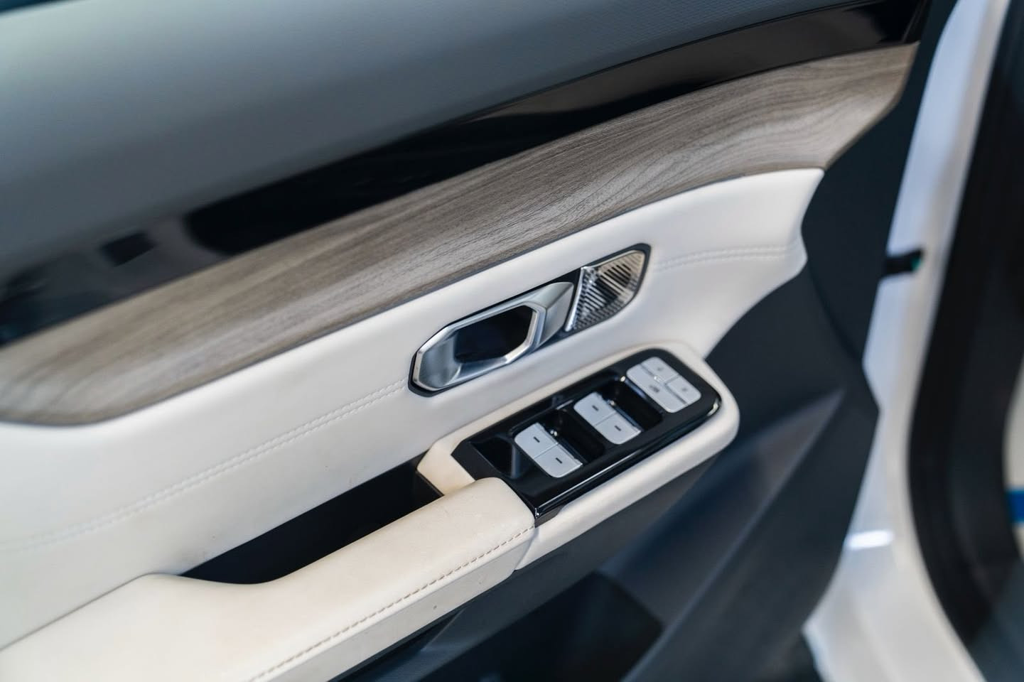 ✨ عرض مميز من شركة المهند ✨🚗

🔥 جيتور داشنك كومفرت 2026 – تصميم عصري + أداء قوي + راحة متكاملة

⚙️ محرك اقتصادي قوي مناسب للاستخدام اليومي والسفر
🛋️ داخلية مريحة مع شاشة معلومات وترفيه حديثة
🛡️ أنظمة أمان متطورة لقيادة أكثر ثقة
❄️ تكييف ممتاز يناسب أجواء العراق
💡 تصميم خارجي شبابي وجذاب

📍 العنوان: النهضه – شارع الشركات – مقابل الجمله العصبيه
📞 رقم الشركة: ***********

⚡ كمية محدودة – الحجز حسب الأسبقية
📲 سارع بالحجز واستفد من العرض الحالي
