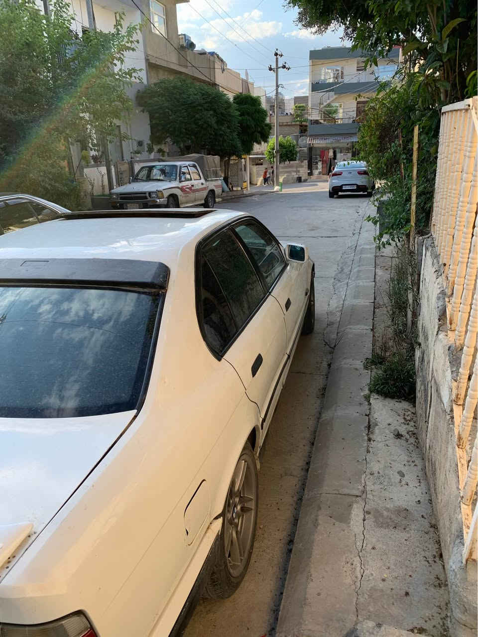 سەرەتا بەناوی خوایگەورە بیئێم 525 گێڕتۆماتیک سەیارەکە علوجە مۆدێلی ١٩٩٠ سەیارەکە دەعمی نییە مەکینەو گێری زۆر مەزبوتە کارەبای هەموو گیانی ئیش ئەکا تەقەو رەقەی نییە سڵیتی مەزبوت ئیش ئەکا سەیارەکە هەیکەلی جوانە نرخی 25 گەڵاو مەعامەلە تکایە گەرموشتەرینی سەرمان مەهێشێنە شوێن سلێمانی ژ.م :*********** Singapore
