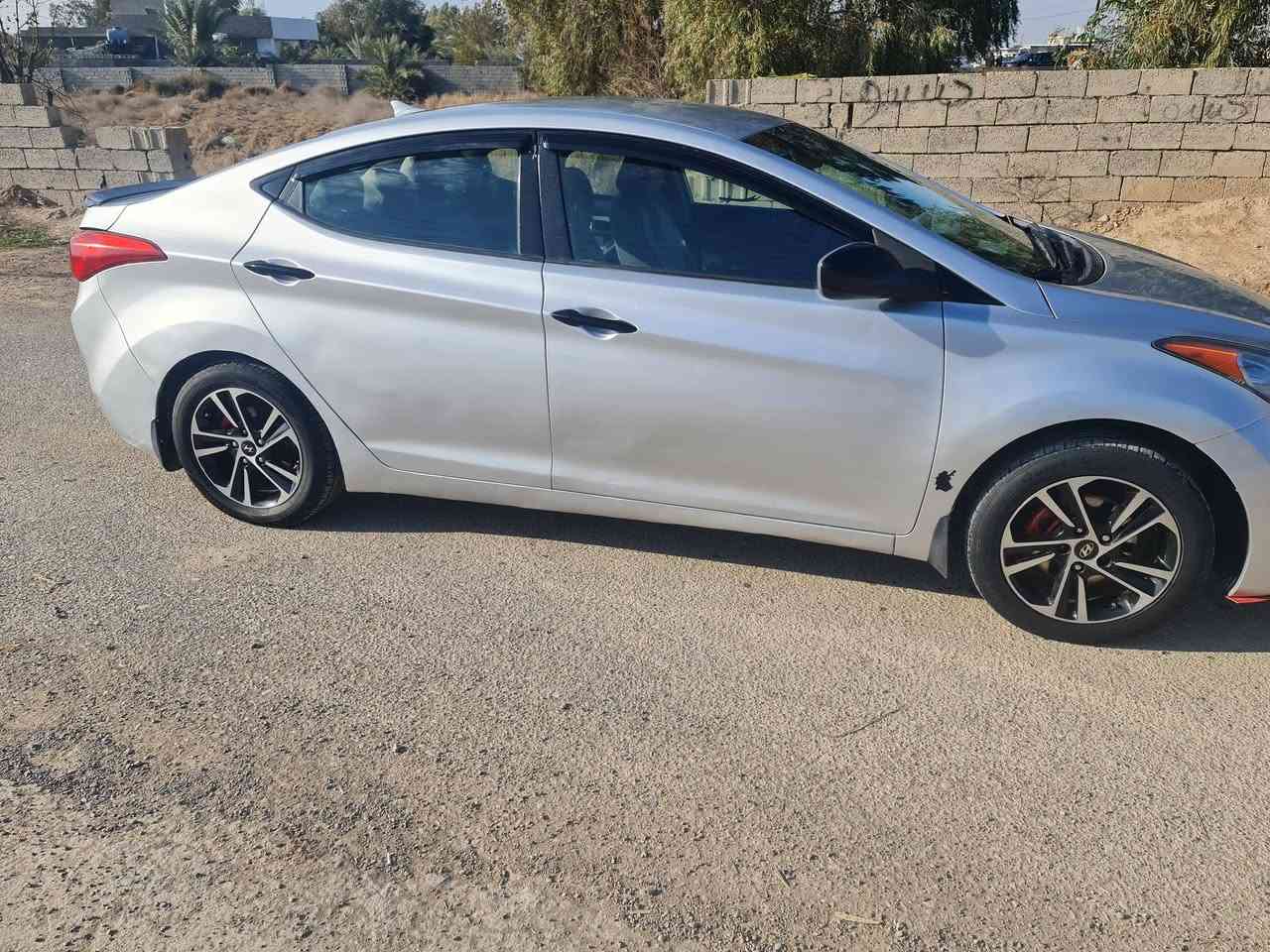 السلام عليكم
النترا 2012 وارد امريكي بدون ضربة ماشية ١٣٠ رقم ديالى دولي سنوية جديدة بسمي جاردة وصبغتها حزام قبل ١٠ ايام جاهزة بدون نقص 
ديالى كنعان 
***********
السعر 94
