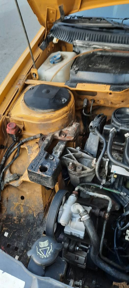 سلام عليكم بيجو بارص ٢٠١٠ سياره ماشيه ١٥٠ يعني مماشيه ناس مستلميه من الشركه تبريد تدفه شغال ونضافته كدام عينك صار شهر من اخذته رقم دولي بيه ضربه بل بك لايت اليمنه ريدها ٣٦ سياره حلوه ***********
