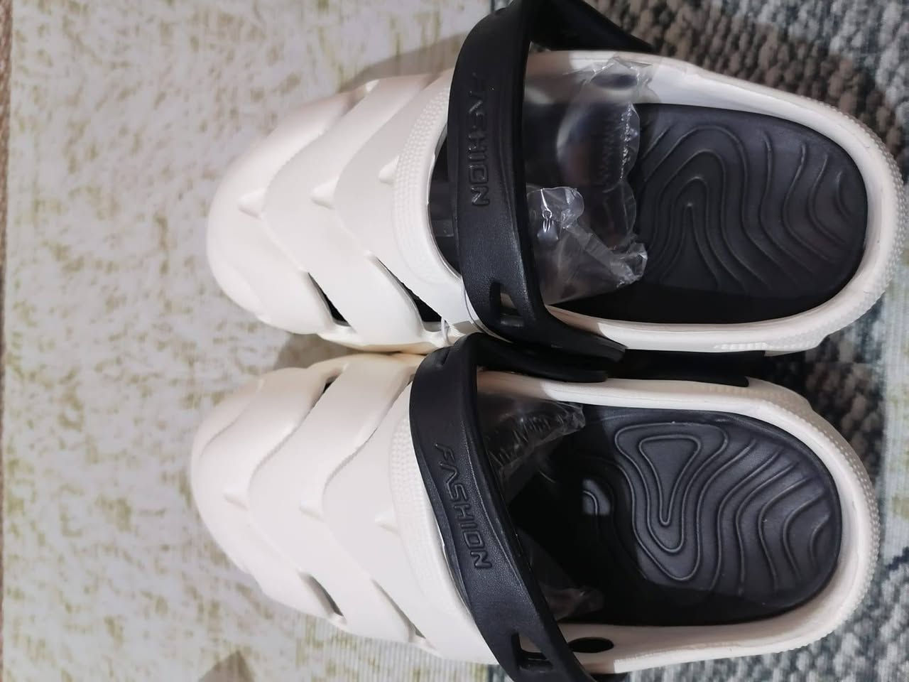 السلام عليكم
سكراب لون اسود ونيلي قياس L جديد 
نعال طبي قياس 41 جديد 
للبيع 
مكان بغداد 
***********
