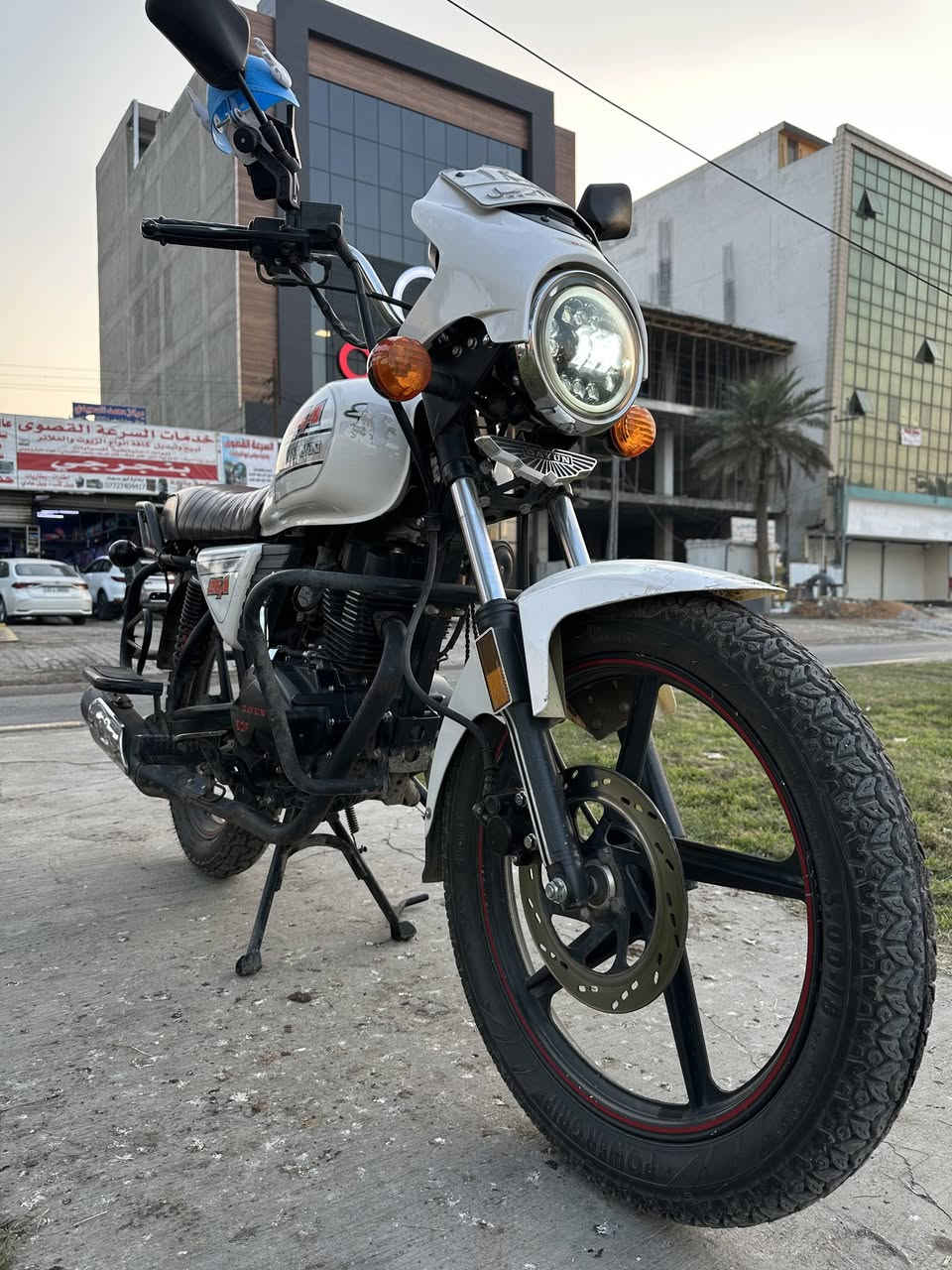 السلام عليكم دايوان موديل 25 مرقم لوحه وسنويه كامل
تحويل مباشر دراجه كفاله عامه بعدها بحالة الوكالة جديده
ماشيه 16 قابل للزيادة استخدام شخصي اكفلك نظافه من التاير للتاير رايدهه ب 1950 بيها مجال للشراي 
 مكاني بغداد الحريه *********** واتساب واتصال
