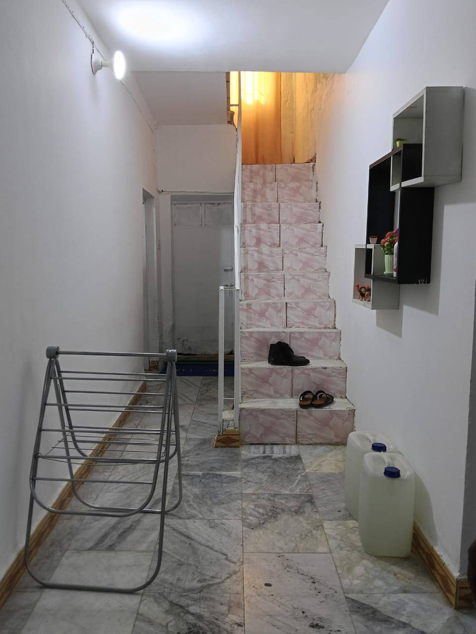 معروض لدينا #للبيع
1_ بيت 200 متر طابق واحد قديم مرمم نظيف جداً ، الحي العسكري السعر 200 مجال بسيط

2- بيت 200 متر طابقين قديم مكون من ثلاث غرف وصاله ومطبخ ومخزن وطارمه وصحيات ، الحي العسكري السعر 200 مجال بسيط

للإستفسار *********** او زيارة المكتب في الصالحيه 
لمتابعة بقية العروض ⬇️

https://www.facebook.com/share/g/17M2KMkycs/
