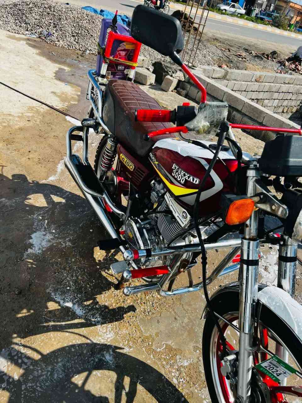 ماطور للبيع خمسة كير  ٢٠٢٠  السعر ٣٥٠ وبية مجال شغال كلشي ما بية  شرط محرك صافي  دراجة حلوة    ويل جديد مقص الورة بدلتو  مستعجل للبيع اتصل ***********
