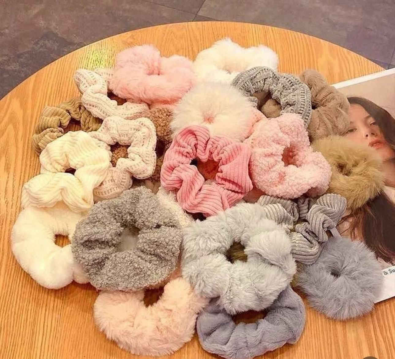 كيترات شعر على شكل كارت
كل كارت يجي بي ٧ قطع 
السعر الف ونص وبألوان مختلفه التواصل واتساب *********** او مازنجر ♥️.
