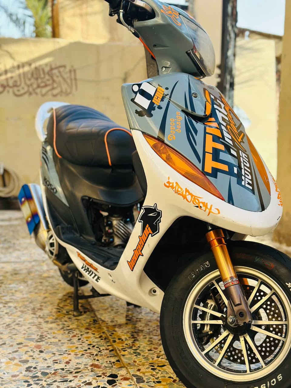 اسلام عليكم ماكس عدله مزوده. تزويد بلادي وشغل مضبوط 
بوشه 61 هاون 
روله 1200 جيسو
بوشه وبستم جيسو 
كور صليب ولفين كبار.كابريتر حجم 30 
تزويد خارجي كله اصلي!!! دراجه مكينته. هاون. ونكره بكل وقت 
سعرها. مليون وبيه مجال للشراي 
ينتصل ***********
