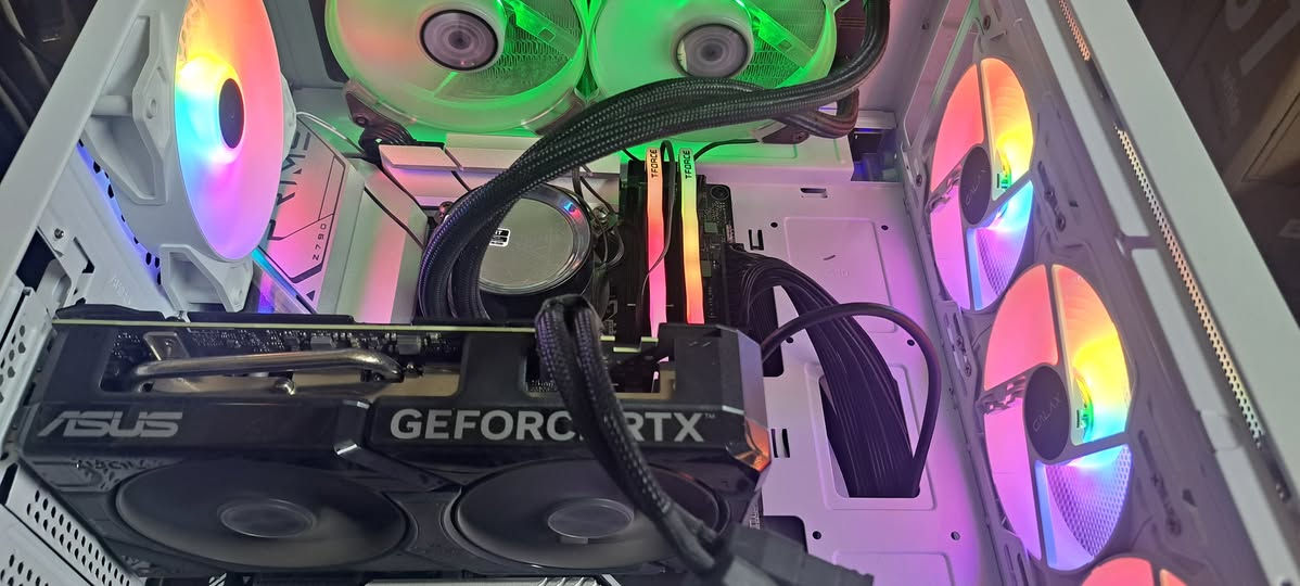 كيس تجميعه للالعاب كوراي 7 جيل 14
المعالج Intel Core i7-14700KF
التبريد مائي 240 m
الرام- t force 32gb ram ddr5 6400mhz
المذربورد asus prime z790-a wifi
الهارد  nvme 1tb samsung 970 pro
كرت الشاشة asus rtx 4070 super dual oc 12gb
البور سبلاي  xigmatek 750w 
كيس galaxy case 4 fan
سعر الكيس مليونين  رقمي ***********
بغداد شارع الصناعه لايوجد توصيل
