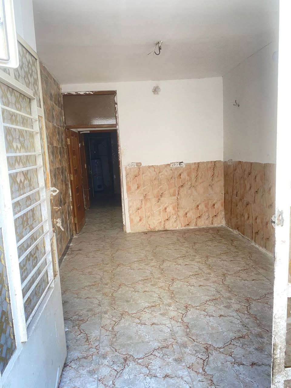 السلام عليكم مشتمل للبيع بأشعب يم جامع بدريه مساحه ٤٠ واجه ٥. ٣نزال 11.5 تفاصيل البيت طرمه استقيال خدمات مطبخ غرفتين فوك مكتب شعب اللعقار ابو ريحانه ***********
