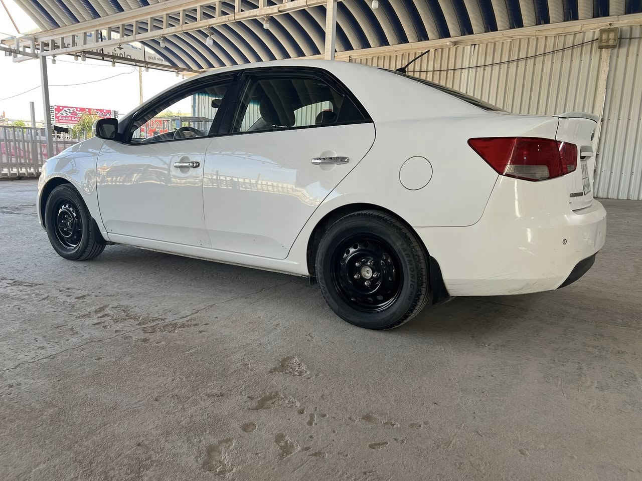 السلام عليكم من رخصت الادمن المحترم سيراتو 2013 فول مواصفات السياره شرط ترايها اخت زيرو 
السياره بيها قطعتين فقط بدون فتح فقط رش كفاله من الضربه من الحالوب والفتح   جديده حيل  بلعافيه ع ياخذها 
بسم كردي تريد تحويل وكاله حاضر ماكو اي مشكله
مكينه 1600 دوش كفاله 
حداديه أمامي خلفي بلكارتون 
تخم تاير جديدة 
شرط تبريد ثلج
حساسات خلفيه 
تحكمات ستيرن
تحكمات بلستيرن 
اشاير بالمري فتحه 
كير ومكينه ع وضع الشركه شرط الفحص 
#ملاحضه السياره جديدة وبلعافيه ع ياخذها 
ا فقط مكاني بابل القاسم ***********
