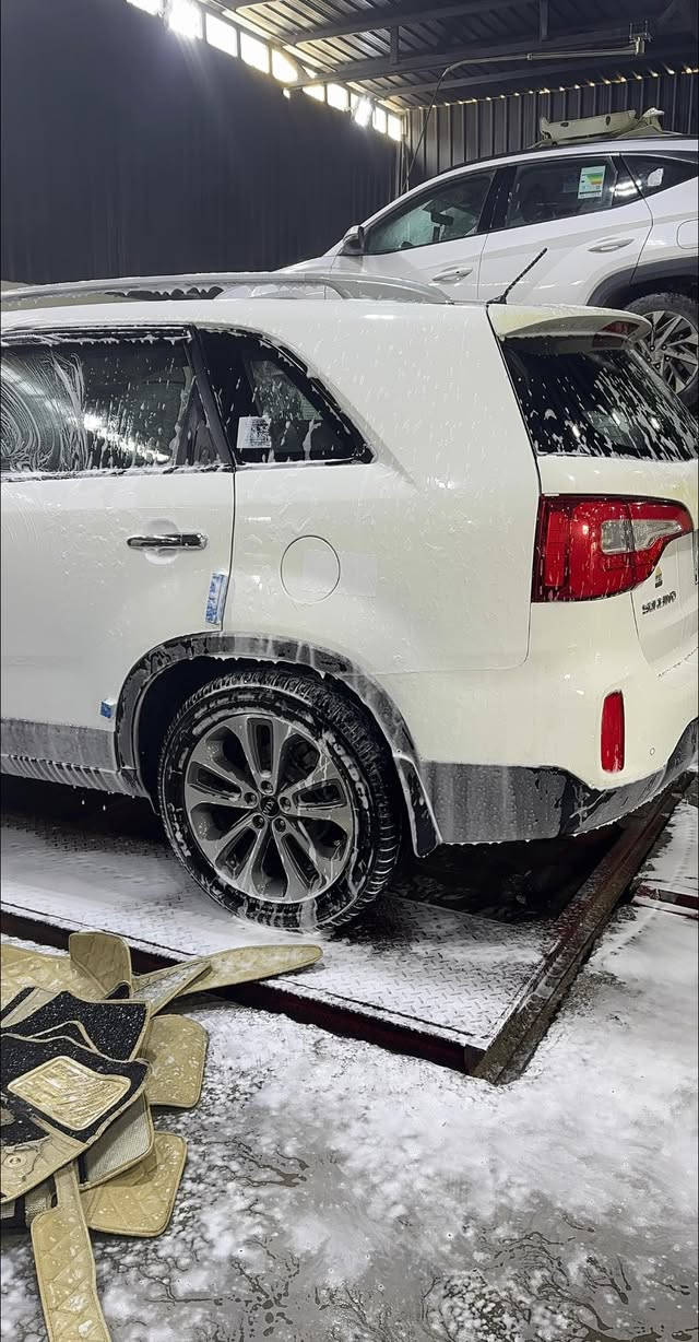 السلام عليكم من رخصه صاحب الكروب

سياره سورنتو 2015 كويتي 1/1 سته سلندر 3500 تبريد ثلج رقم بغداد الجديد انكليزي سنويه جديده هزه السياره كامله ماناقصه برغي ماشيه 120الف كيلو متر محرك وكير مكفولات ماماره السبانه عليهن حداديه مكفوله السياره نضافته 100/100.

______________________

المواصفات

بنراما طكتين 

بصمه

بردات خلفيه بلادي

تبريد ثلاث قطع

كشنات لون قرميدي

حساسات اماميه خلفيه

كامره خلفيه بلادي

شاشه بلادي

لايتات زنون بلادي

سبعه راكب

مرايات شفط

شاشه لعرض الاعطال و كيجات السرعه

فور ويل دفع رباعي

ثلاث وضعيات قياده سبورت ونورمل وبعد وحده

تحكم ستيرن اربع جهات

اناره ترحيب

نظام ايكو

مانع انزلاق

يداد نيكل بلادي

اشاير بالمري

زراكات لايت

كشنات تدفئه تبريد 

كشنات كهرباء

لدات اماميه خلفيه 

وبعد بيه هواي مواصفات ومواصفات الكويتي معرفه يعني شنو بالك بيه .

___________________

الاضافات

تخم تايرات جدد 

باتري جديد

مطريات

___________________

السياره بيه باب السايق وجاملغ صبغ اثر شخوط والباقي كله مكفول.

خابرني وبيك خير ودلل مكان السياره كربلاء ورقمه بغداد انكليزي جديد تحويل ثاني يوم وسياره بأسمي

للتصال الرقم : ***********
