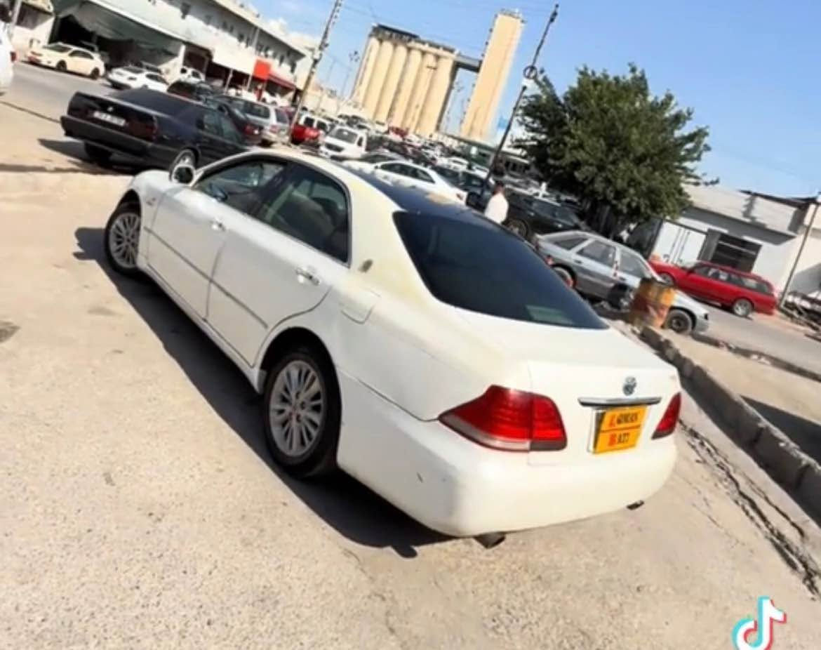کراون شاهینة 2005 
سیارە دهێت بصمە
هەرچار دەرگەهـ بەصمە
تبرید سار و گەرم
شاشە
ستێرن تحکم
تحدید سرعة
شەش پستن
شاصي 180
سەقف موسە
سعر : ٥٥ ورقە مجال
*********** زاخو, دهوك
