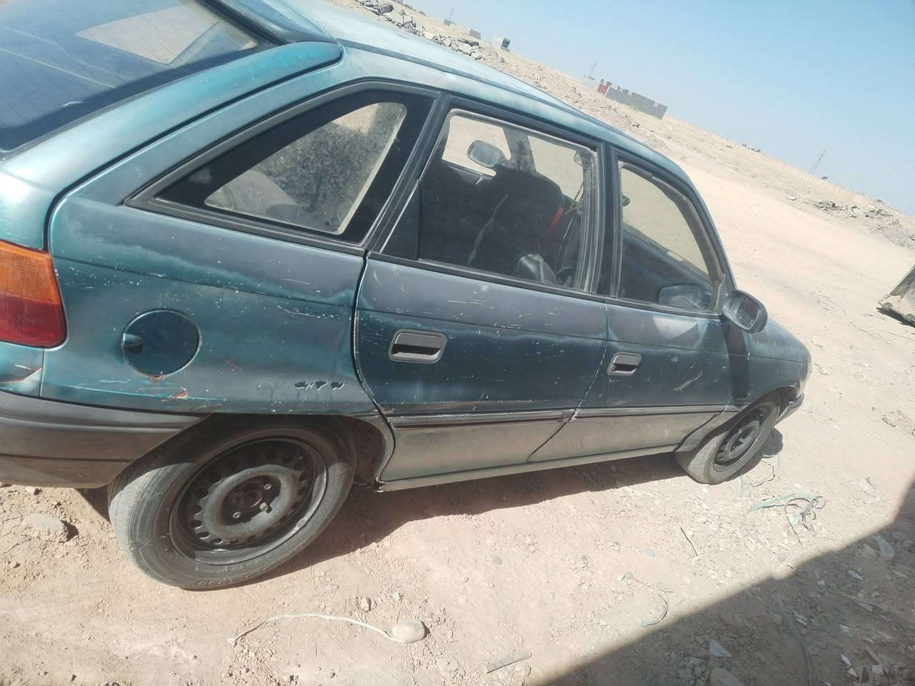 سلام عليكم اوبل استرا موديل 93 محرك 1400 سياره نظيفه جدا بلاديه السعر 34 وبها مجال رقم ***********  مكان السياره سامراء
