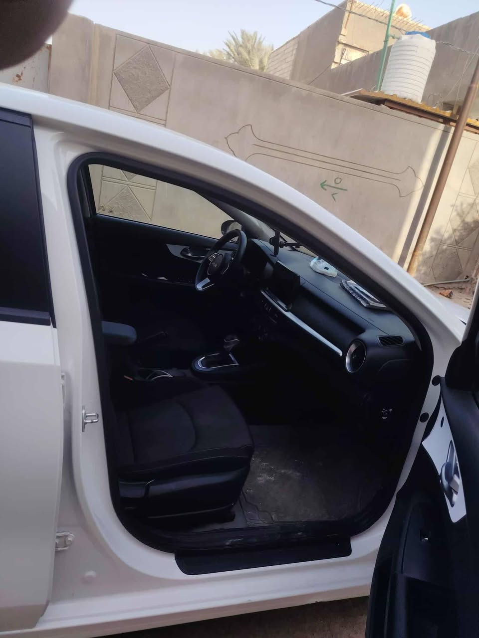 السلام عليكم للبيع سيراتو 2024 بحاله جيده صدر جديد تخم تاير ماشيه ٩٥ الف السعر 173  الرقم ***********
