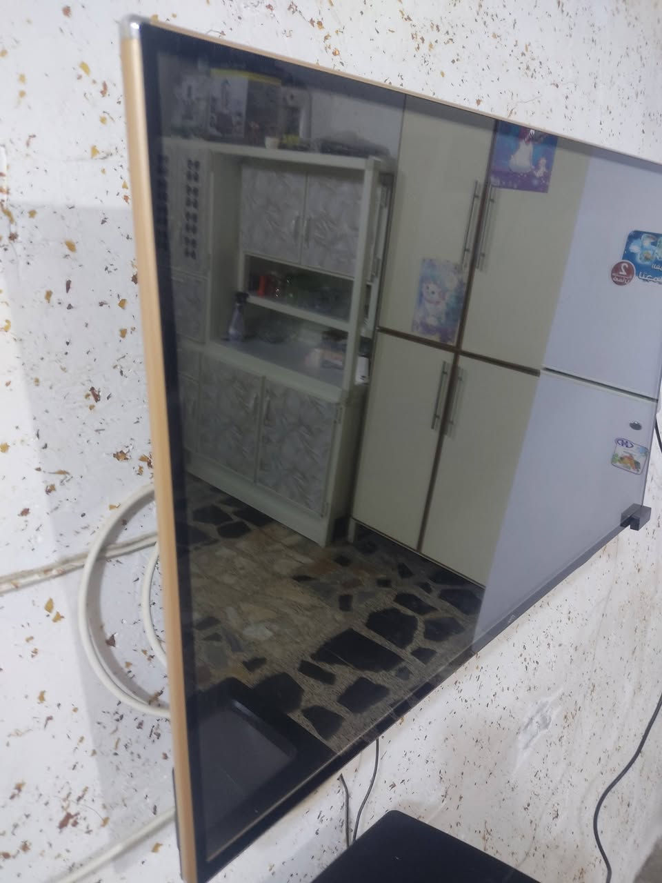 شاشات للبيع العدد 2 وحده حجم 46 ضد الكسر وثانيه حجم 50 بدون النت بدون النت مع ريمونات مكان بغداد سعر اثنينهم 250 قفل تواصل وتساب ***********
