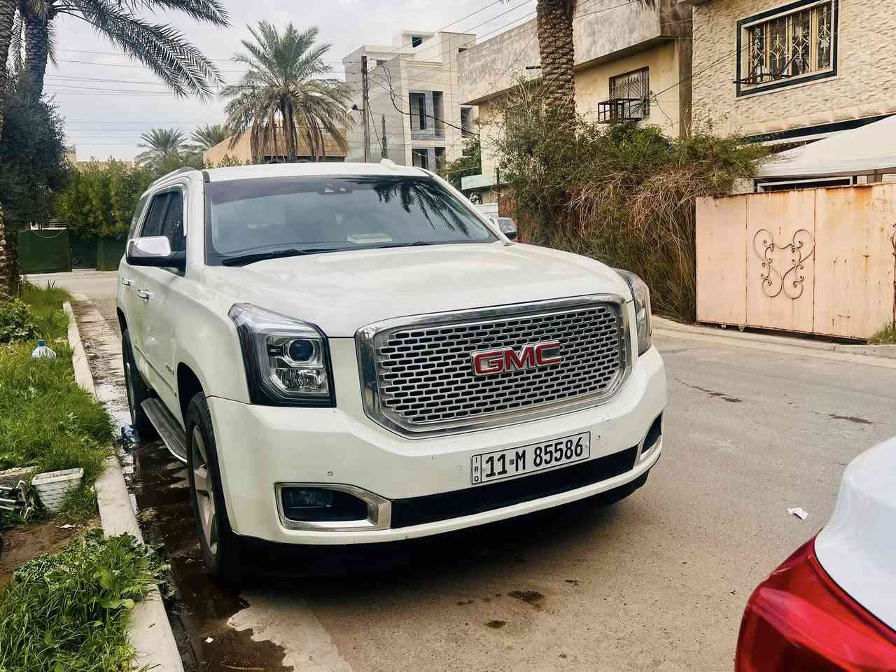 جي ام سي يوكن 2015  
رقم بغداد الجديد بأسمي شخصيا 
مكينة V8 5300 بانزين عادي 
مصبوغة عام بسعر مناسب 255 
المواصفات 
بصمة تشغيل +ابواب
نظام eco
رادار امامي
رادارات مري 
تنبية تصادم امامي 
نظام تنبية خروج عن المسار 
حساسات اماميه
حساسات خلفية
كامرة خلفية
شاشة كبيره + قاصه
كشن تنبية السائق
كشنات كهرباء تدفئة تبريد
كشنات خزن ميموري
جنطه كهرباء
ستيرن كهرباء
تدفئة ستيرن
ويل 20  كروم 
كير مكينة كفالة ما مفتوحات  صدر تبريد تدفئه كله فول .. . 
ماكو اي كلًوب( عطل )  بالدشبول مشتغل  بيهه .  
كاملة السياره بدون نقص  
شغل و اطلع ترايك من بغداد للسعوديه للعمره 
حادثه طخطخات بسيطه بدون دواخل بدون لغد بدون شاصي ايرباك برده 
صبغ عام السياره . 
اخوان السياره جاهزه للاخير  نقص 
برغي ما بيههً و بالحقيقه احلا من الصور 
السعر 255 ورقه 
مكان بغداد حي الخضراء 
***********واتس اب
